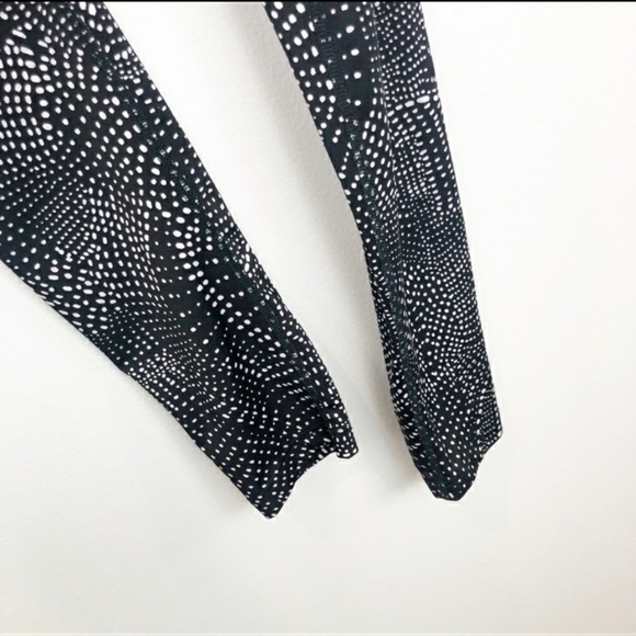 Beyond Yoga beyond the bump black dot leggings - Picture 6 of 7